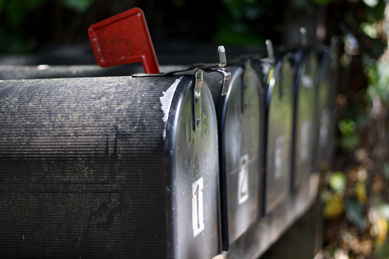 Real estate mailers can either be a waste of time and money or valuable lead generation tools. With these tips and examples, you can learn how to leverage direct mail to get buyer and seller leads.